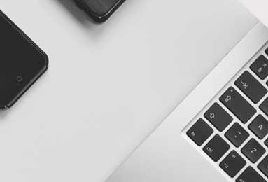 大汗淋漓！骑士队莫布里在田径场训练 主要有阻力跑&amp;amp;带球跑等内容