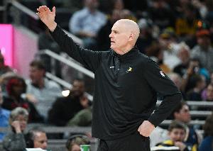 体育比赛直播-卡尔：看着我们所有投篮都命中感觉真好 无私是步行者真正的特质