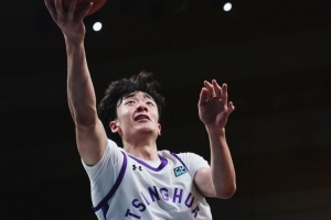 高清免费观看-高效两双！隰泰诚12中7贡献17分11板外加2助2断 三分4中2