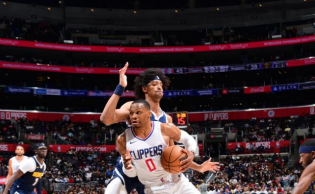 咪咕体育直播-17分钟7助攻！韦少找回自信 完全体快艇低调起航