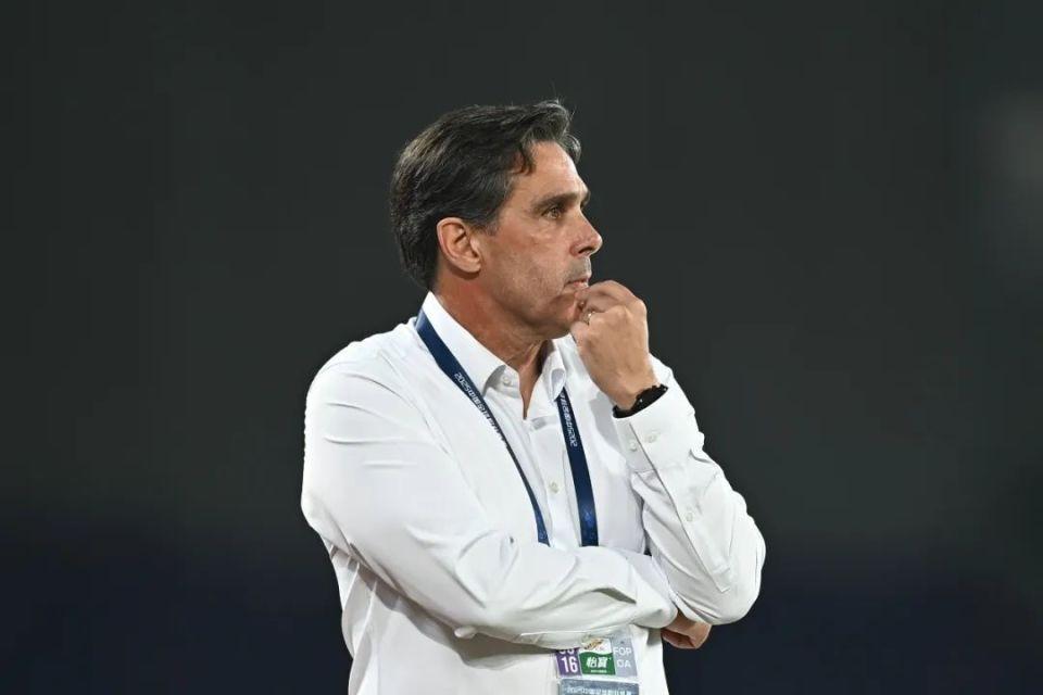 CBA直播-中超戏剧化30秒！姆布拉倒地无点，奥斯卡反击破门，河南球员不满