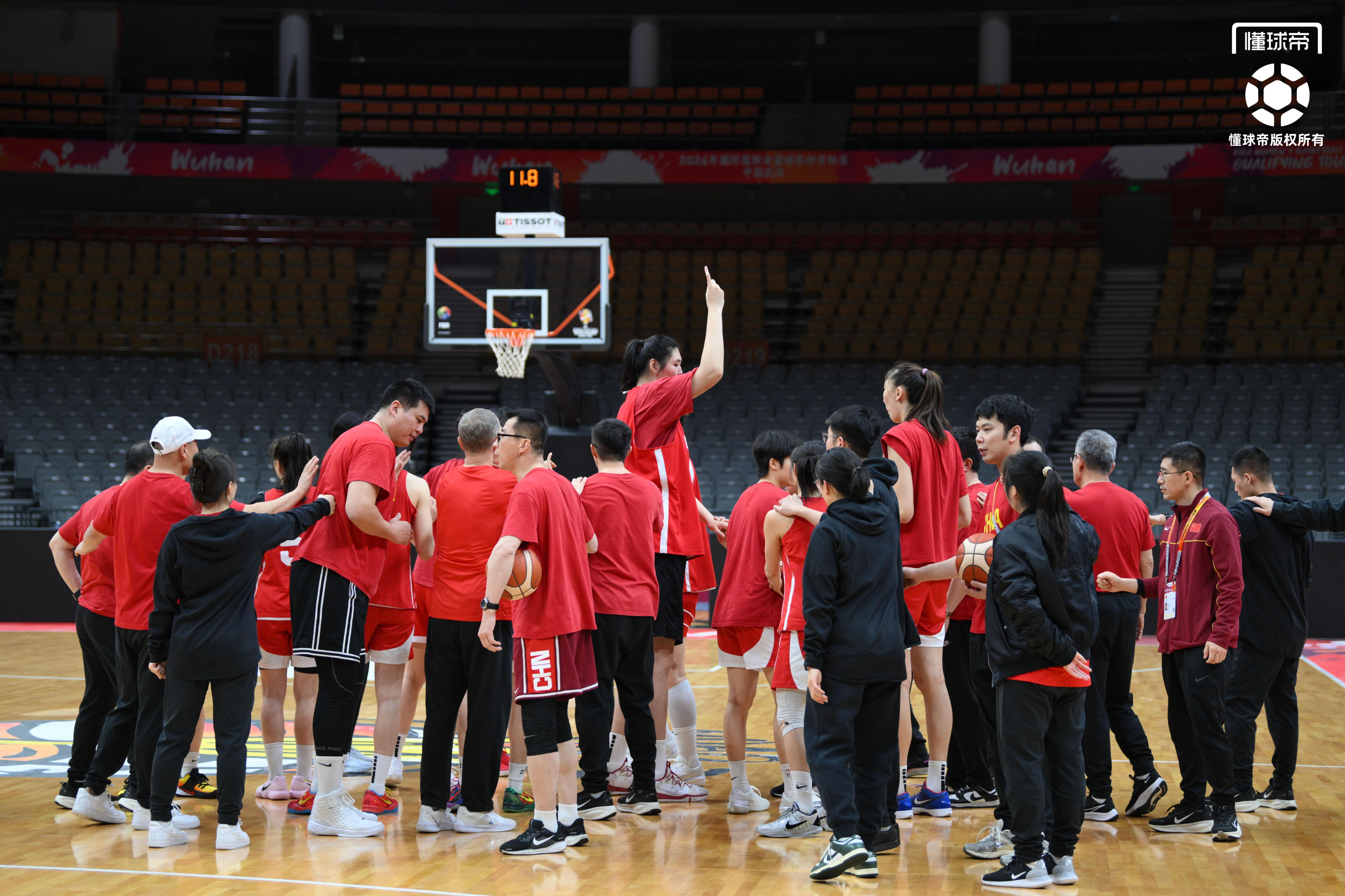 咪咕体育-中国女篮世预赛最后一练，王治郅到场观看&amp;amp;全队精神饱满