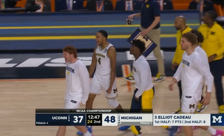 NBA直播-11中1！卡多命中密歇根本场第一个三分 分差扩大至11分打停康大