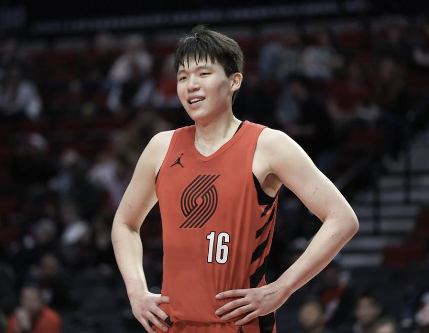 欧冠直播-心系老东家！杨瀚森助威青岛季后赛：祝兄弟们放平心态、一路高歌